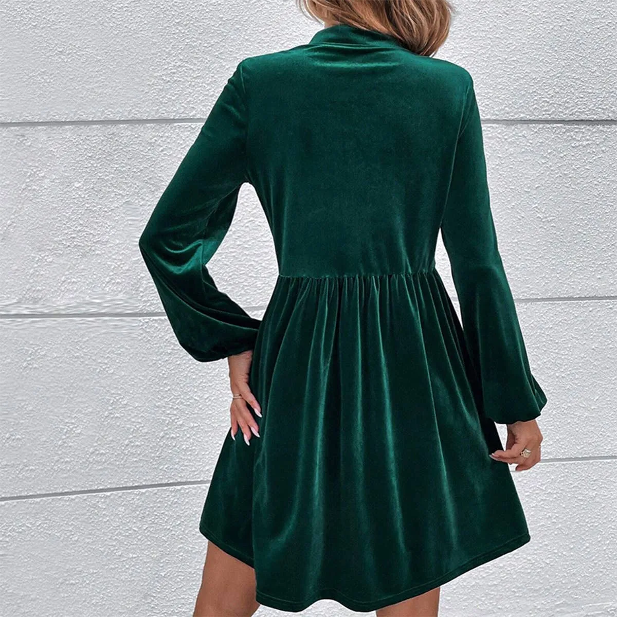 BUBBLY LONG SLEEVED V NECK LACE UP VELVET DRESS_CWDSD3235