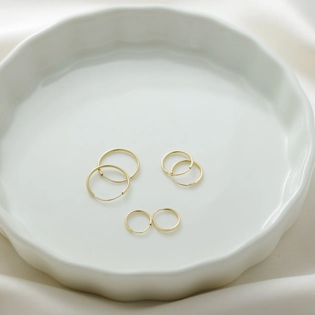 Dainty Hoop Earrings 16mm