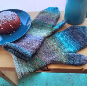 "Tempus Fugit" mittens pattern by Céline Barbeau